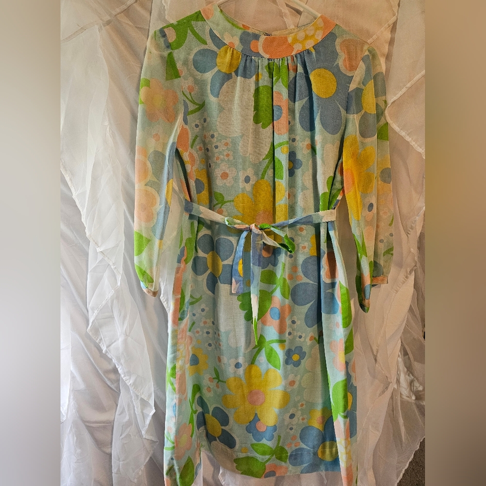 Avalon Classics Inc - Funky Floral 70's Vintage Handmade Dress